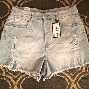Plus Light Wash Frayed Hem Dream Fit Jean Shorts